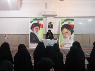 برگزاری نشست اخلاقی با موضوع معارف فاطمی در مدرسه علمیه خواهران الزهرا(س) گراش