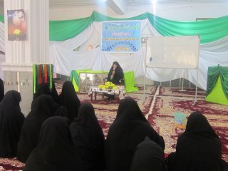 کلاس دُرّ و صدف با موضوع جایگاه حیا در آموزه‌های اسلامی در مدرسه علمیه خواهران الزهرا(س) شهرستان گراش