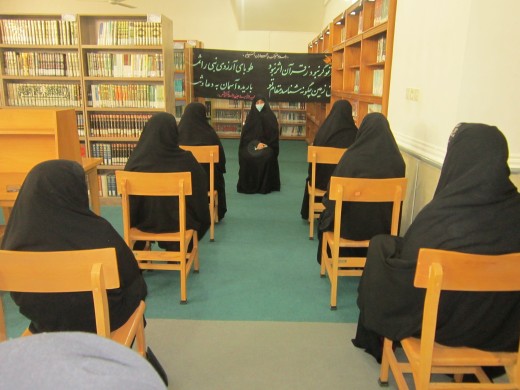برگزاری نشست اخلاقی  به مناسبت شهادت امام سجاد (علیه السلام) در مدرسه علمیه خواهران الزهرا (علیها السلام) گراش