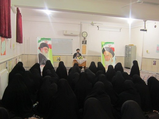 برگزاری نشست سیاسی به مناسبت حماسه نه دی در مدرسه علمیه خواهران الزهرا(س) گراش
