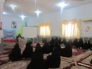 برگزاری كلاس‌هاي درّ و صدف 14 با موضوع مقايسه صعودي و نزولي در زندگي  در مدرسه علمیه الزهرا علیها السلام گراش