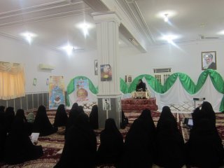 برگزاری کرسی تلاوت به مناسبت دهه کرامت با حضور خادمیاران رضوی و طلاب در مدرسه علمیه الزهرا علیها السلام گراش