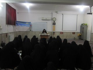 استاد حوزه گراش گفت:  نکاتی که در زندگی پیامبر اکرم(ص) قابل توجه است شیوه‌شناسی کار پیامبر(ص) است