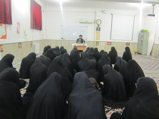 طلاب موظف هستند در کادرسازی عصر ظهور تلاش کنند